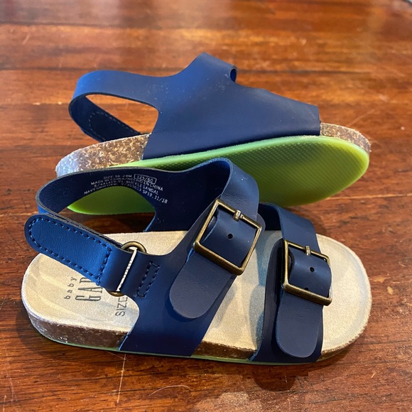 Baby Gap Buckle Sandals - Picture 3 of 6